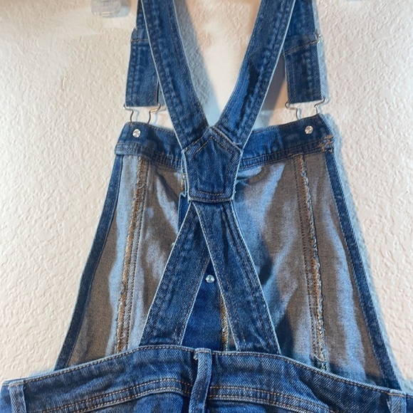 DISTRESSED TINSELTOWN RIPPED CUFFED DENIM SHORTALLS - SIZE MEDIUM - Picture 10 of 16